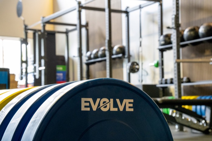 Gewicht met Evolve-logo in de studio