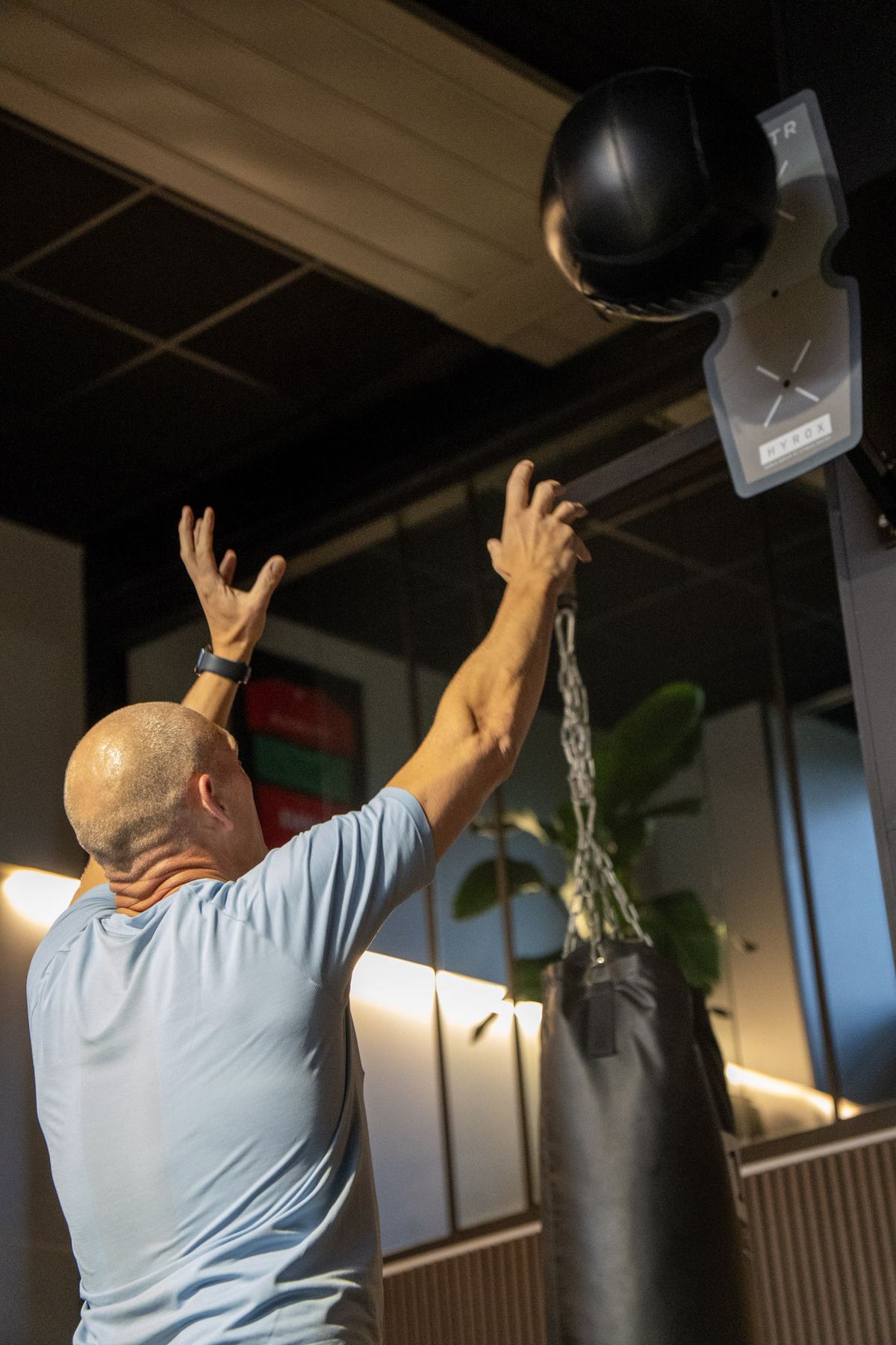 Wall balls op de officiële HYROX-target bij Evolve